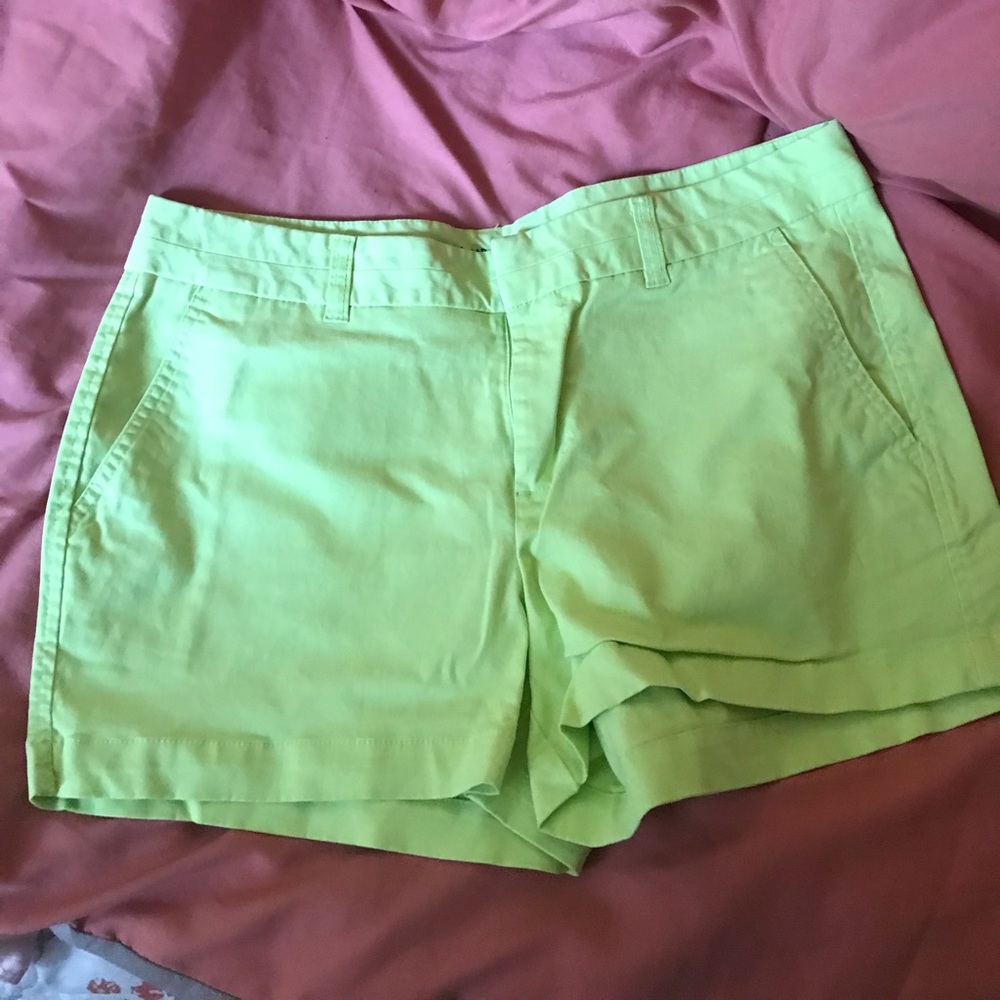 Gap size 8 green shorts